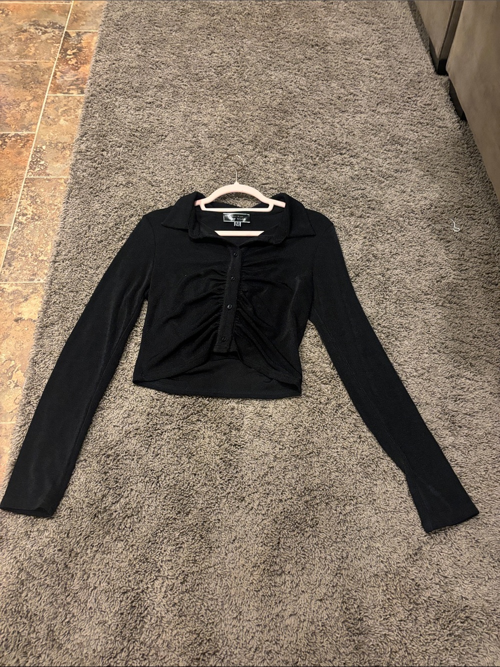 Blue Blush Black Ruched Button-Front Long Sleeve Collared Top